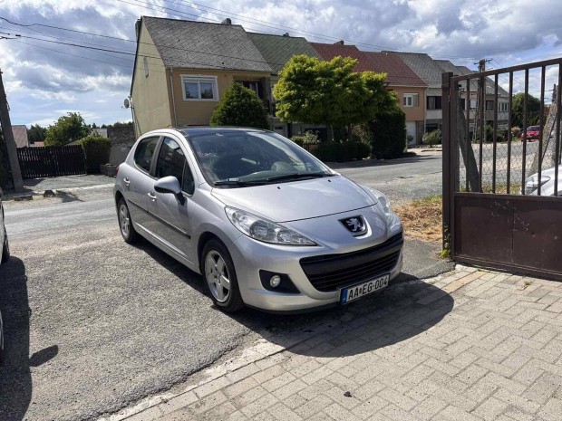 Peugeot 207 1.4 VTi Premium Panorámaüvegtető