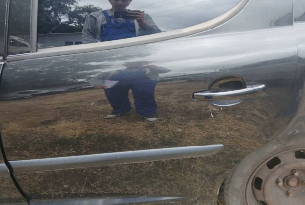Peugeot 207 1.6 hdi 110Bal hátsó ajtó üresen igény esetén kompletten