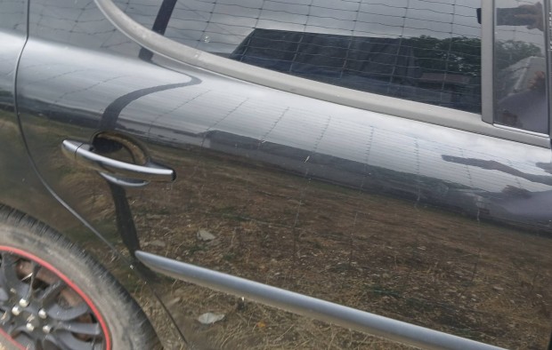 Peugeot 207 1.6 hdi 110Jobb hátsó ajtó üresen igény esetén kompletten