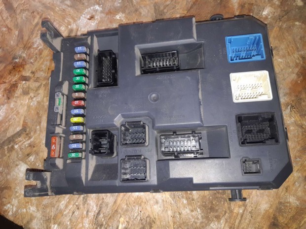 Peugeot 207 Biztos�t�kt�bla / Rel� T�bla