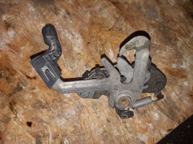 Peugeot 207 Motorh�ztet� Z�rszerkezet