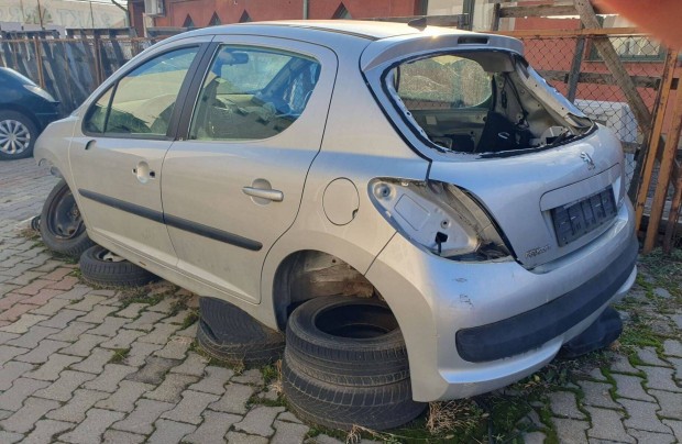 Peugeot 207 alkatr�szek vagy egyben