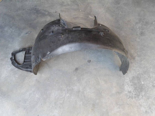 Peugeot 207 bal első dobbetét kerékjárati műanyag