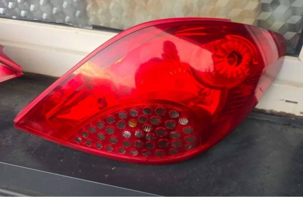 Peugeot 207 jobb h�ts� l�mpa 2006-