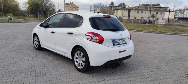 Peugeot 208 1,4hdi. Van ! ruszlit.lerazva elad.