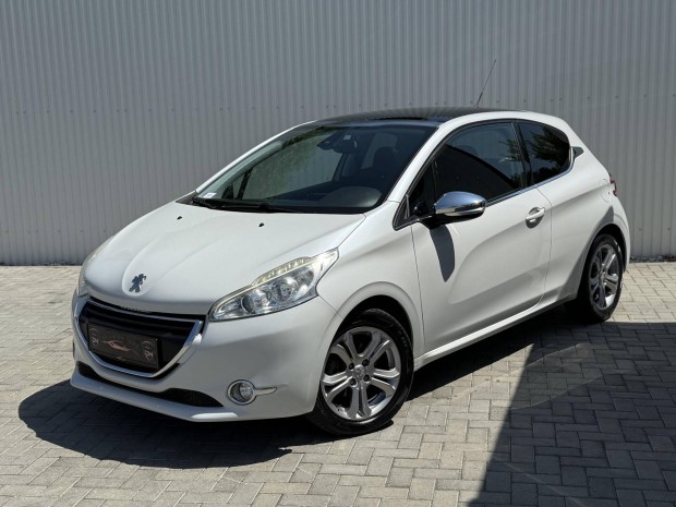 Peugeot 208 1.6 e-HDi Allure Navi.Panoráma.Félb...