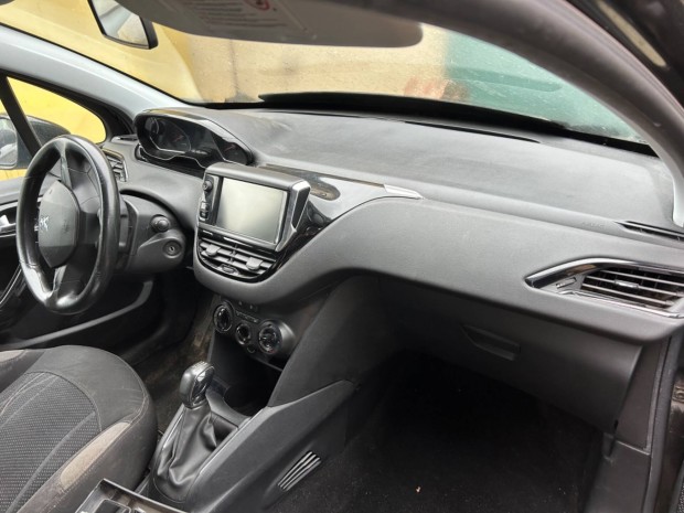 Peugeot 208 airbag mszerfal