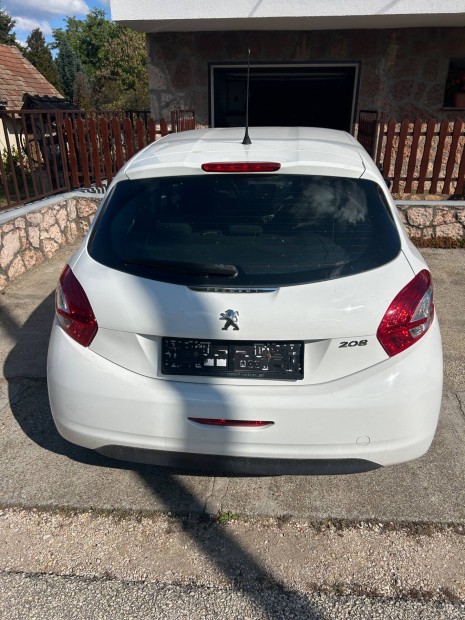 Peugeot 208 csomagtr ajt bontva elad
