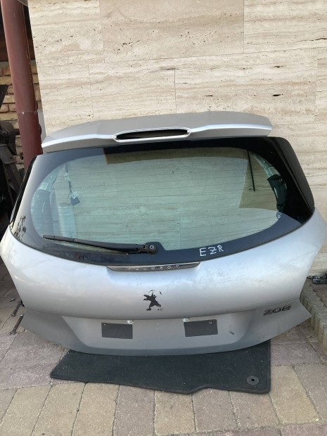 Peugeot 208 csomagtérajtó szép állapotban (EZR színkód)