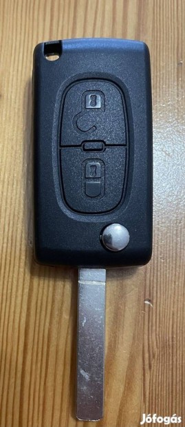 Peugeot 2 gombos bicskakulcs h�z log�val