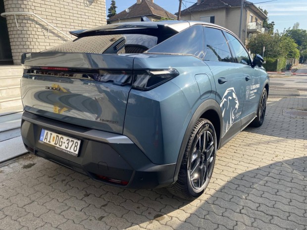 Peugeot 3008 1.2 Hybrid Allure e-DCT6 Tesztaut!