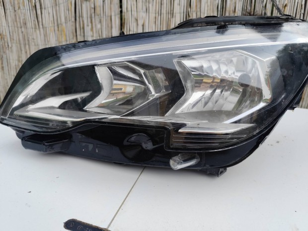 Peugeot 3008 fényszóró bal oldali eladó