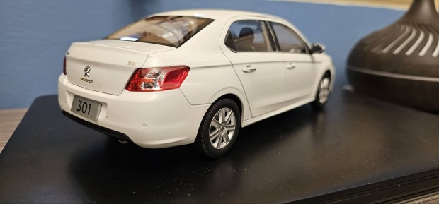 Peugeot 301 1:18 fm modellaut 