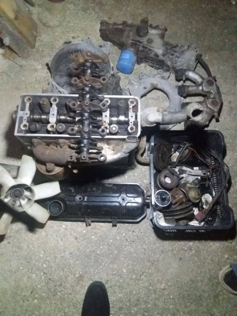 Peugeot 305 motor alkatrszek