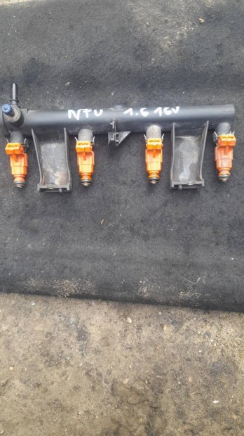 Peugeot 307 1.6 16v injektor 