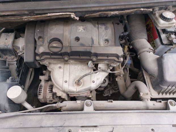 Peugeot 307 1.6 komplett motor NFU