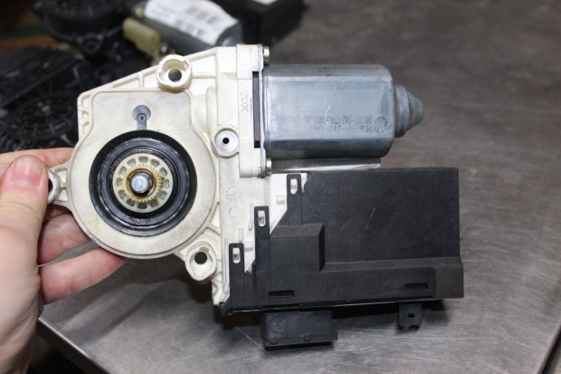 Peugeot 307 2001-2005 jobb első ablakemelő motor
