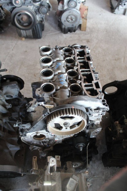 Peugeot 307 2005- 1.6D Fűzött blokk hengerfejjel 9HV