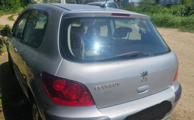 Peugeot 307 csomagtér ajtó Csomagtérajtó 30000