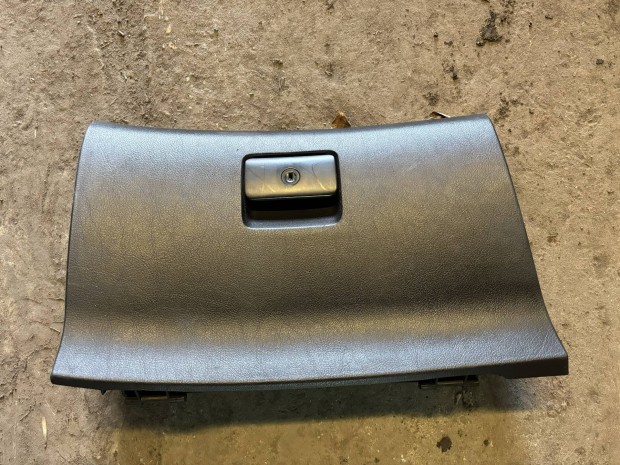 Peugeot 307 keszty�tart� 