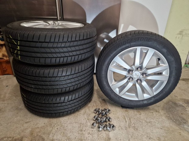 Peugeot 308 16" alufelni 205/55 r16 nyri gumival s csavarokkal!