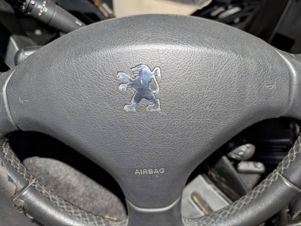 Peugeot 308 Műszerfalpárna légzsák övek