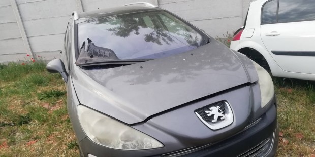 Peugeot 308 , Lökhárító komplett ,és motorháztető eladó