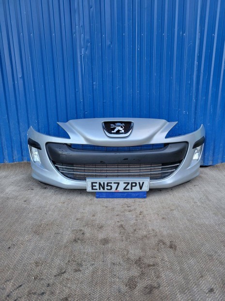 Peugeot 308 gyári 9680484677 első lökhárító ezüst színben, merevítő