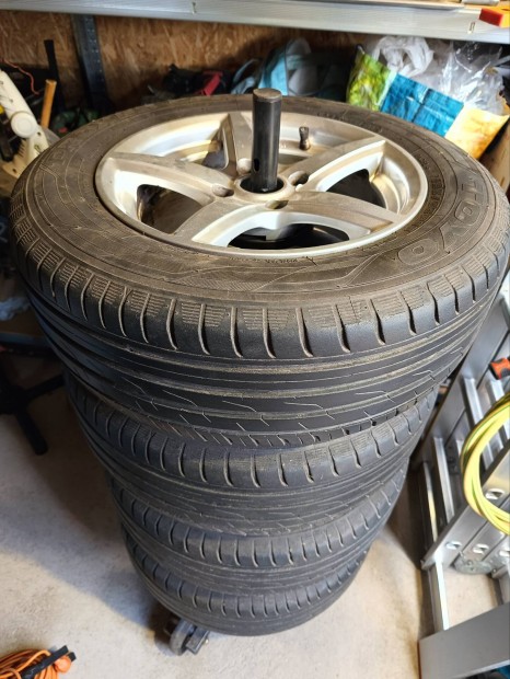 Peugeot 308 sw (1.gen 2013)  15" alufelni + abroncs