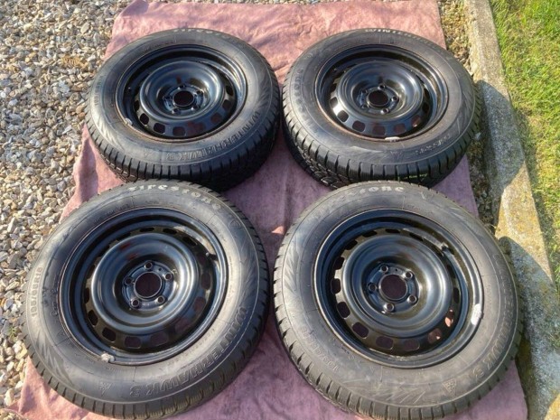 Peugeot 308 tli kerekek 195/65 R15 gumikkal