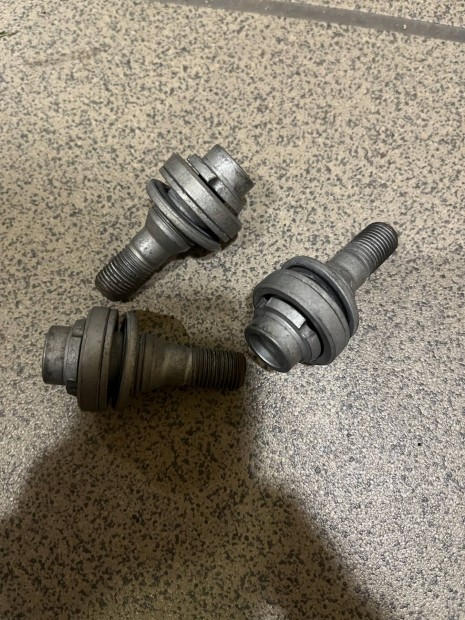 Peugeot 3 db kerkr csavar s kulcs