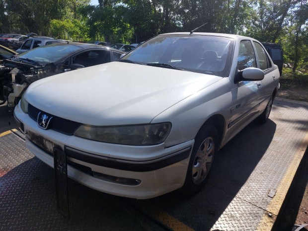 Peugeot 406 karosszéria elemei fehér