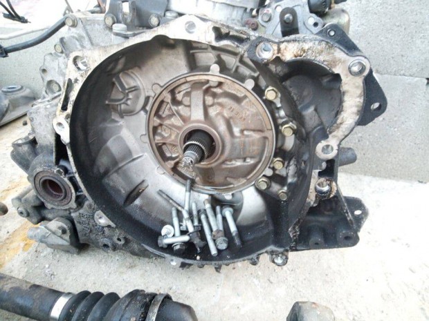 Peugeot 407 2.0 hdi megmaradt alkatrészei eladók