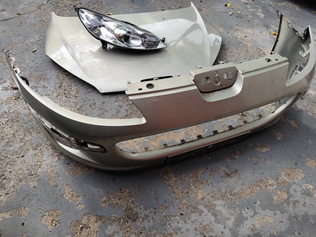 Peugeot 407 fényszóró, lökhárító, géptetőt,