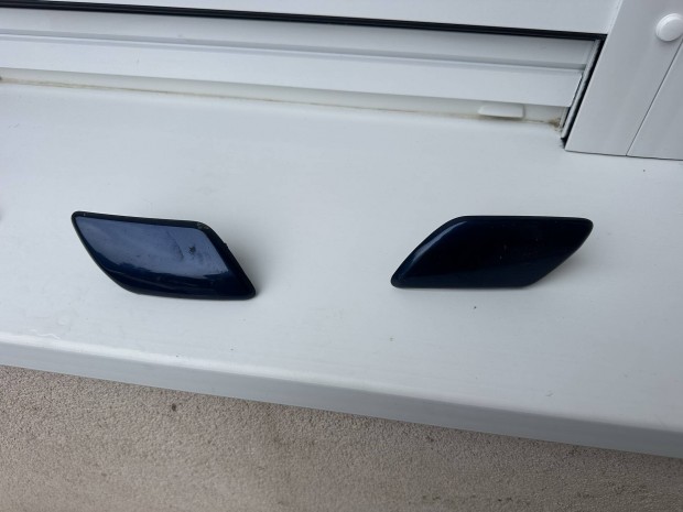 Peugeot 407 gyári lámpamosó fedél eladó .