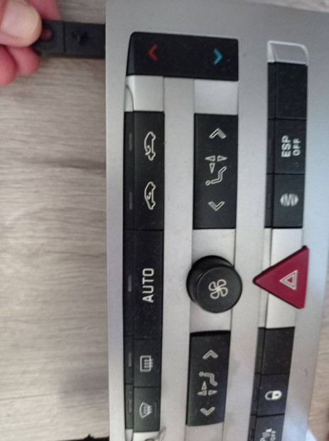 Peugeot 407 sw kijelző és rádió egyben