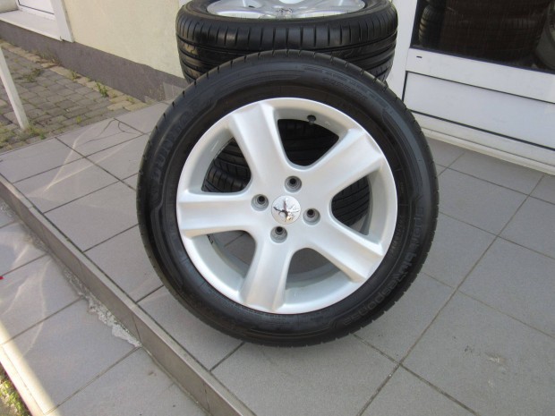 Peugeot 4x108 Alukerék Dunlop 205/55 R 16 nyári gumival eladó