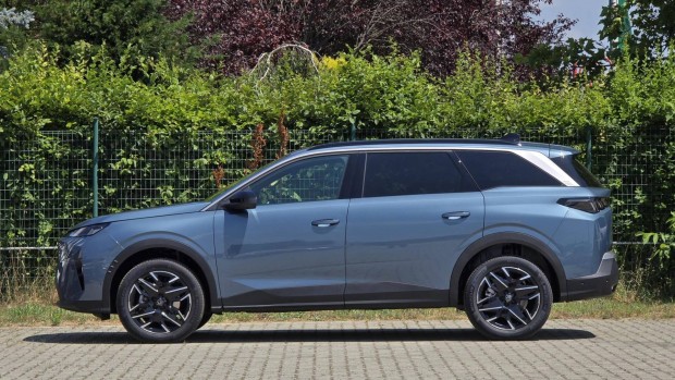 Peugeot 5008 1.2 Hybrid Allure e-DCT6 (7 szeml...