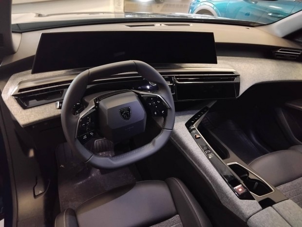 Peugeot 5008 1.2 Hybrid Allure e-DCT6 (7 személ...