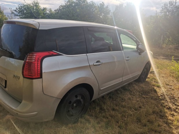 Peugeot 5008. 2011évjárat bontódik alkatrészek eladó