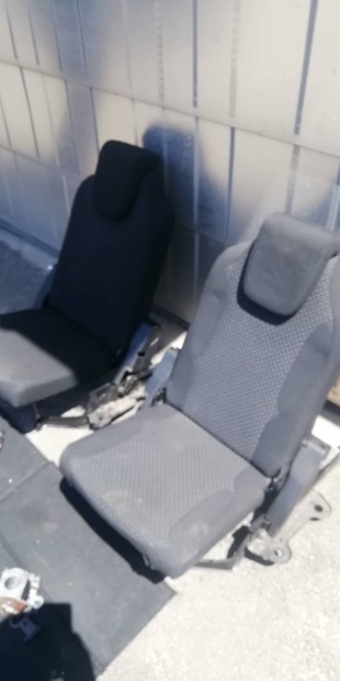 Peugeot 5008, Citroen C4 Picasso 6. - 7. ülés hátsó