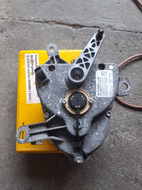 Peugeot 607 csomagtrnyit motor