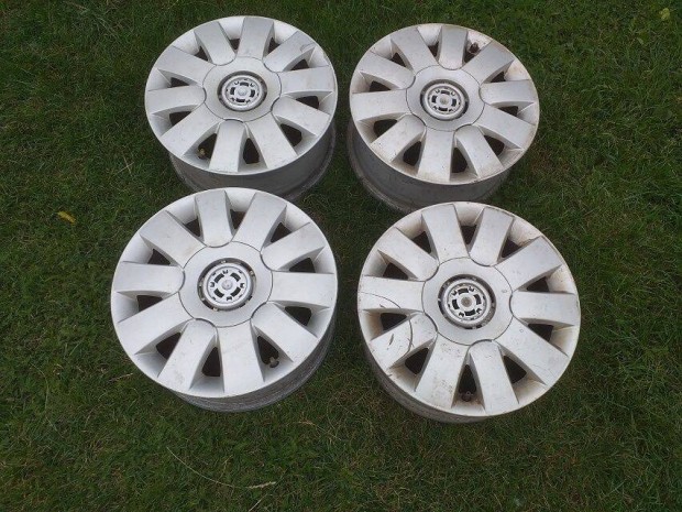 Peugeot Citroen 15" alufelni 4 csavaros