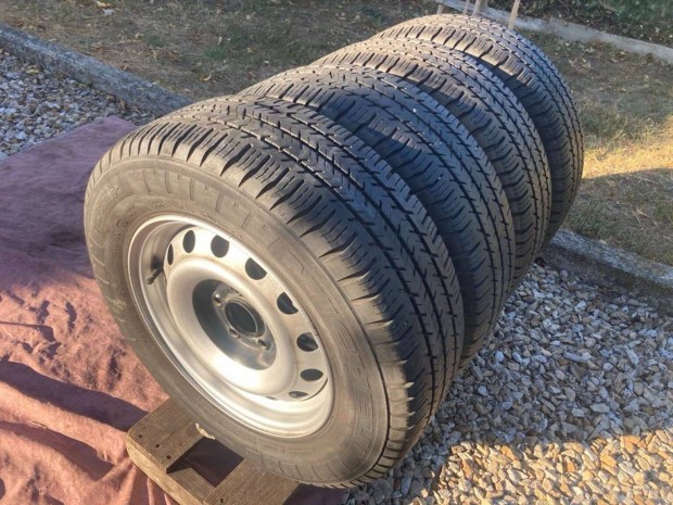 Peugeot Citroen kisteher kerekek 215/65 R15C