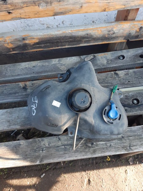 Peugeot Elyseo zemanyag tank szintjelzvel