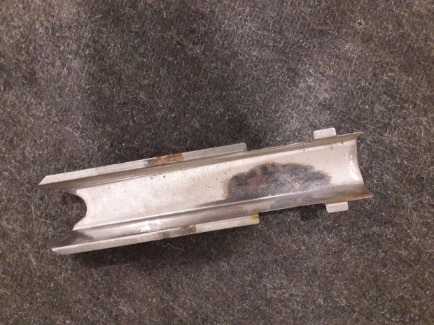Peugeot GL 10 benzintank alatti krmlemez idom