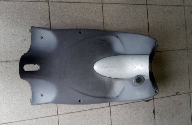 Peugeot Looxor térdidom