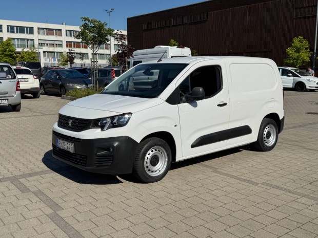 Peugeot Partner 1,2 benzin, nagyon kevés km. - nem Áfá-s