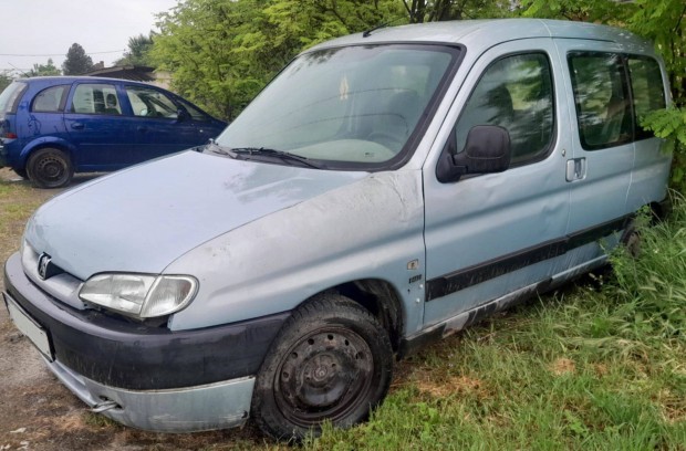 Peugeot Partner 2.0 HDi alkatrésznek eladó. (nincs katalizátor)