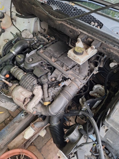 Peugeot Partner Citroen Berlingo 1.6 hdi komplett motor